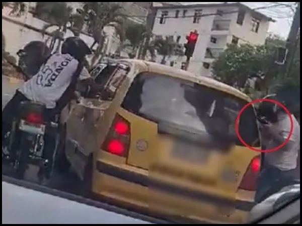 No "es ser dormido", nadie "interviene por miedo": Reacciones por el hurto de motorizados a pasajeros de taxi en Cali