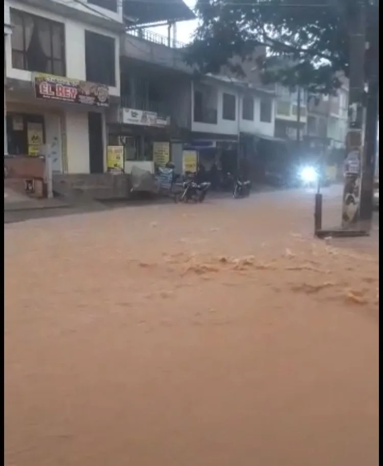calles inundadas lluvias en Cali