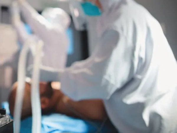 Desde sobrecostos en medicamentos hasta pacientes falsos: algunos de los casos de corrupción en el sistema de salud en Colombia