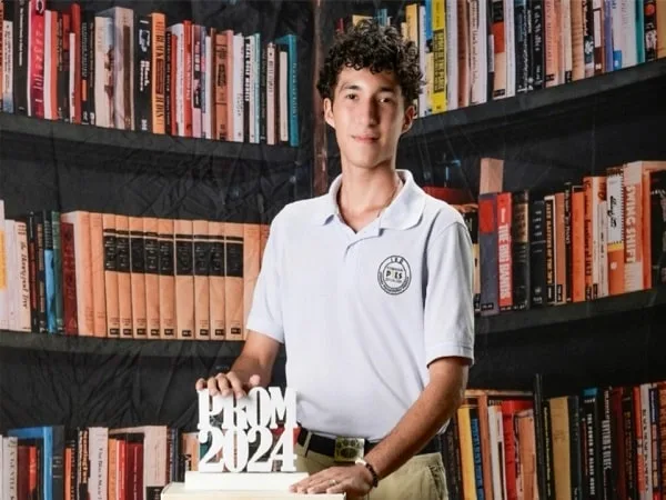 Egresado del colegio Pies Descalzos, de Shakira.