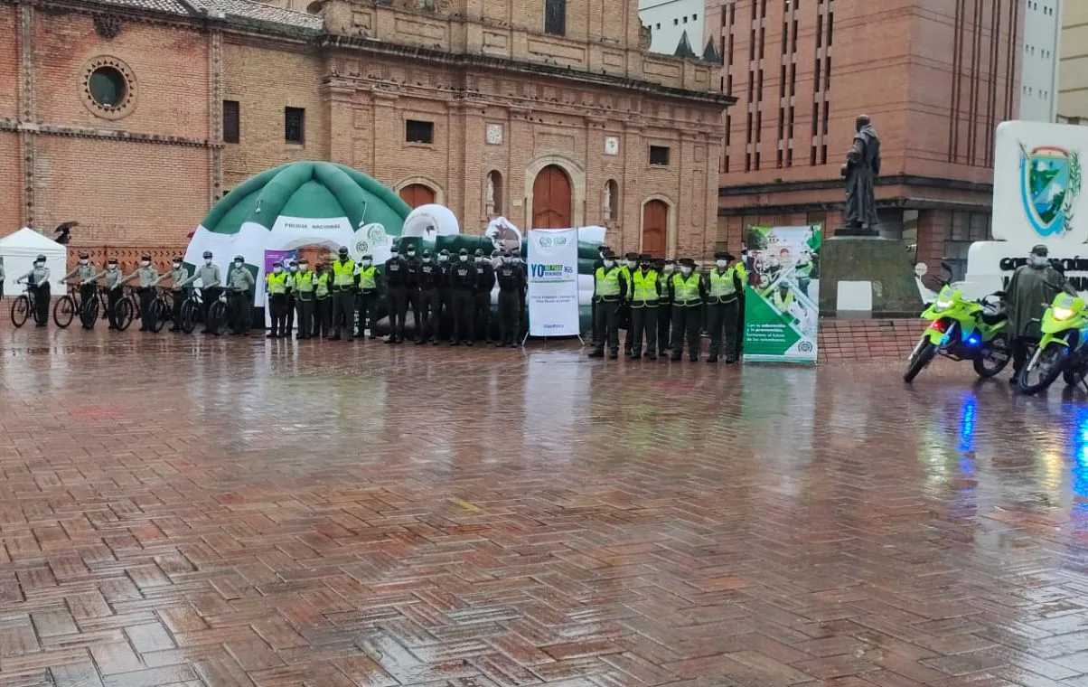 A Cali llegaron 2.900 nuevos policías y la gente en la calle pide "que se vean los resultados"