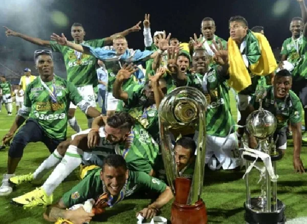 Plantilla del Deportivo Cali campeona.