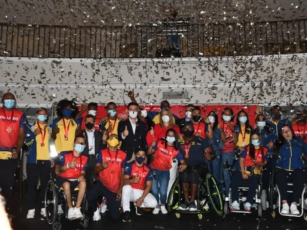 La gobernación del valle del Cauca le entregó un reconocimiento a los deportistas olímpicos y paralímpicos que destacaron en Tokio