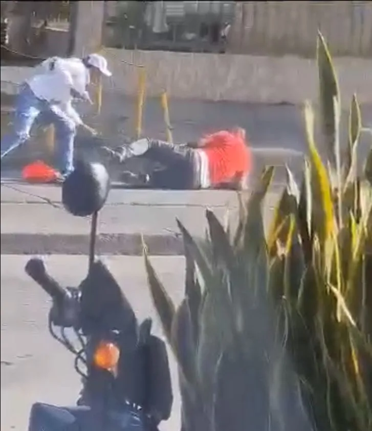 ¿Por robarlo?, terrible homicidio en plena calle de Los Cambulos en Cali