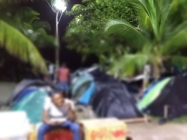 En medio de pelea por compra de tiquetes, migrante haitiano fue atacado a puñal en Antioquia