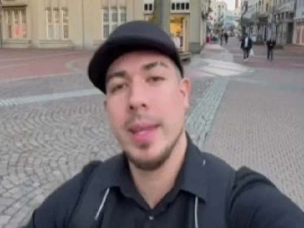 Colombiano contó qué hace con monedas que recoge de las calles de Alemania.