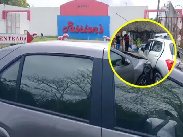Accidente en entrada de motel.