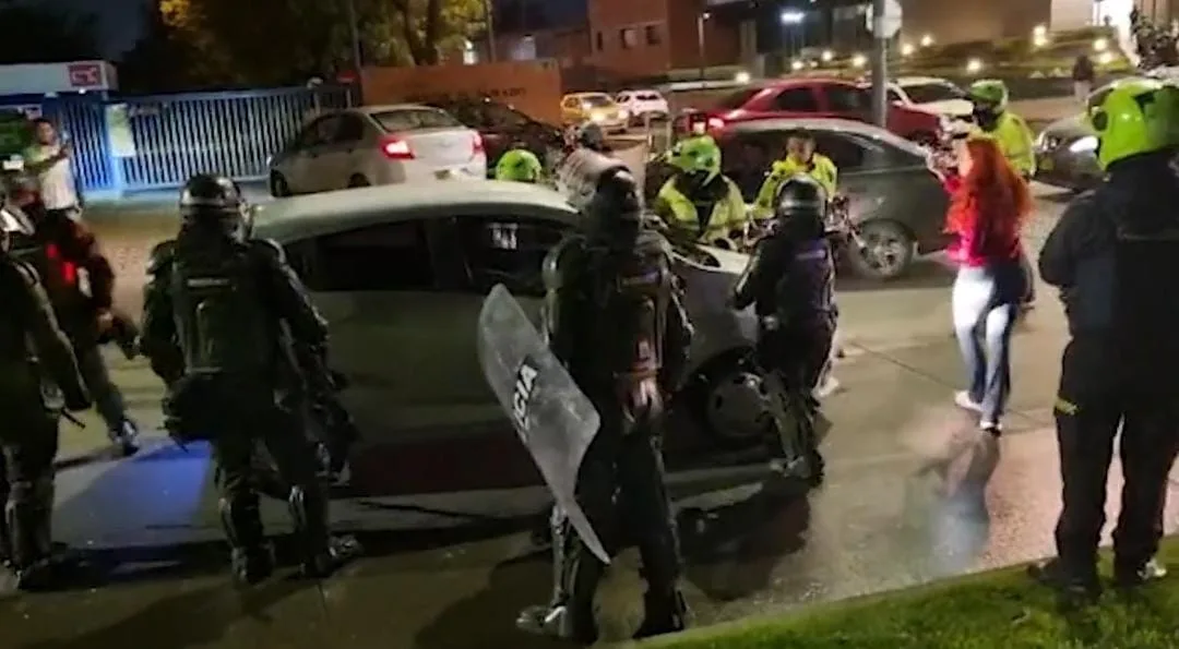 Petro a policías