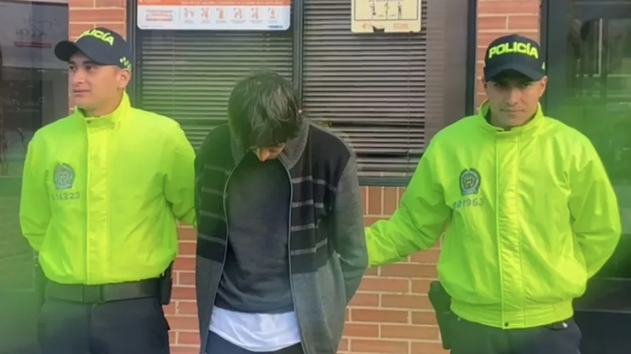 Cantante de rock capturado en Bogotá acusado de abusar de mujeres