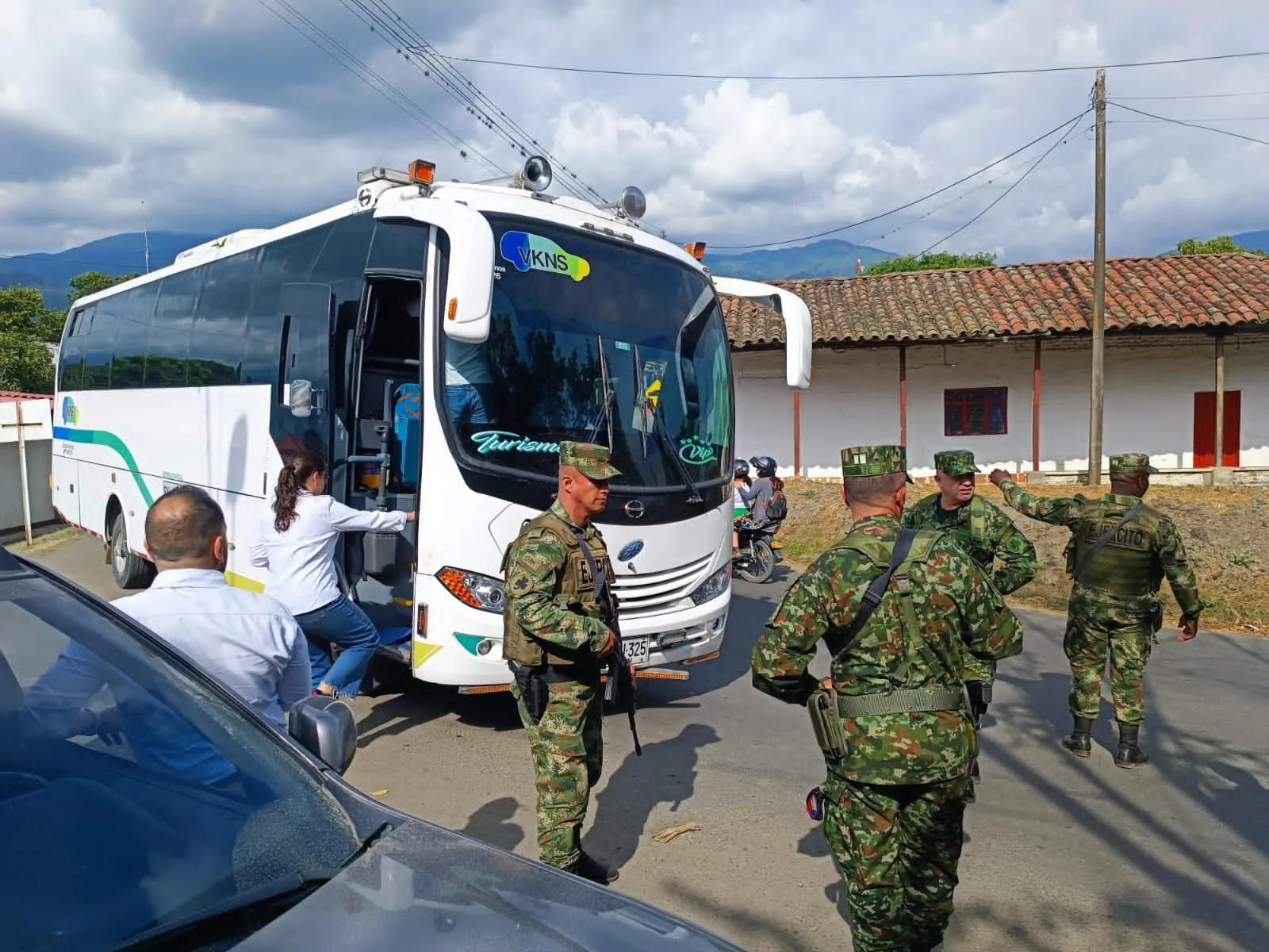 Miembros de Asocaña y periodistas se encontraban en "una actividad ambiental" y fueron víctimas de hostigamiento, en Cerrito, Valle