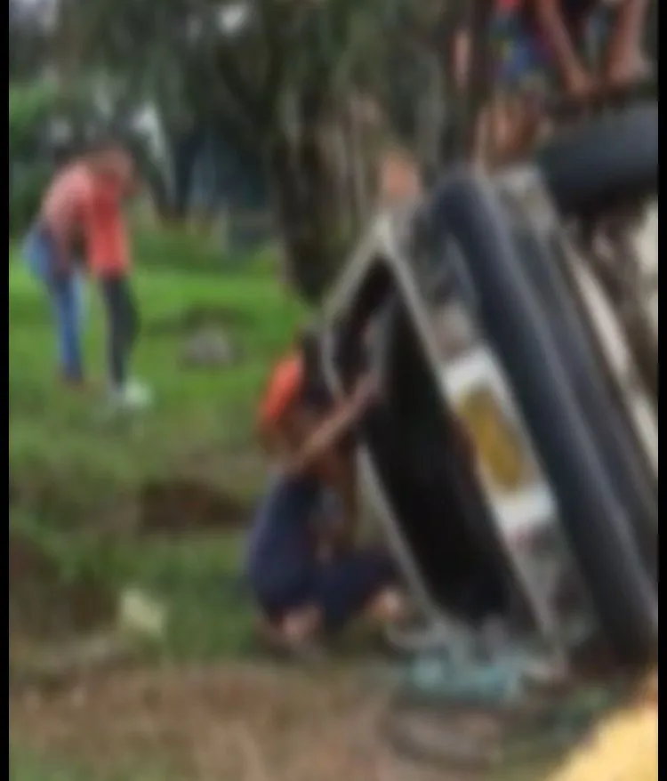 carro desvalijado en Cali