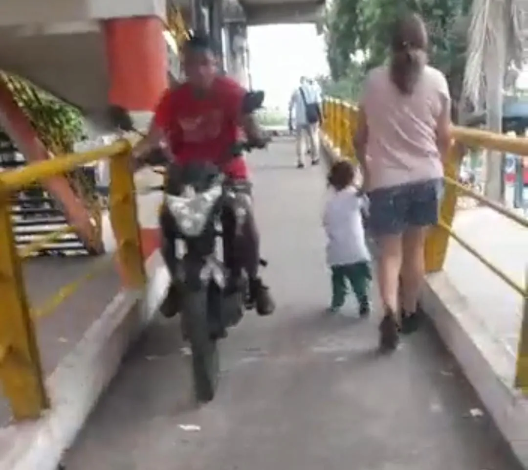 Motocicletas en los puentes no pasa solamente en Cali, pasa en otras partes del país, "la falta de civismo está desbordada", comentan