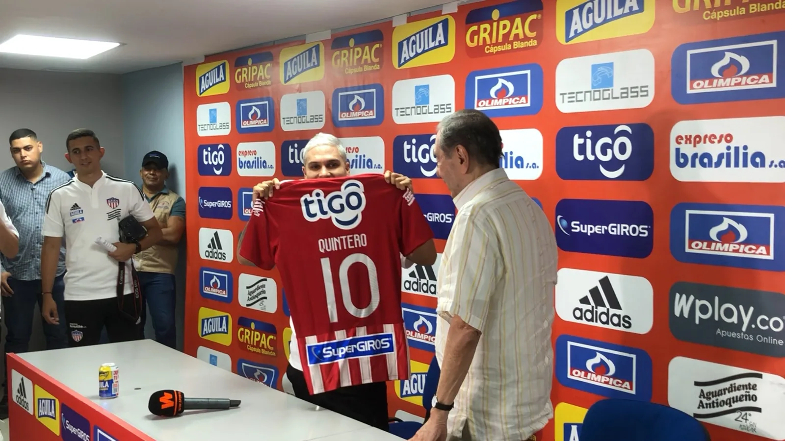 "Magnifica", así fue la presentación de ‘Juanfer’ pero pésimo el comportamiento de los hinchas