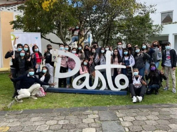 27 jóvenes de Pasto se gradúan como líderes y líderesas que transforman su comunidad