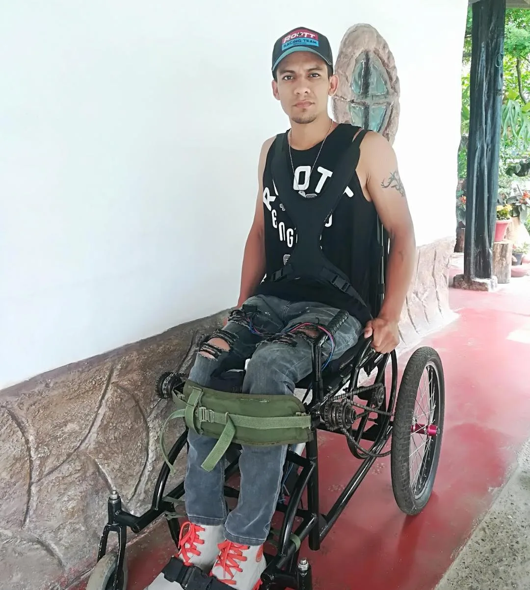 Javier Gironza perdió la movilidad de sus piernas en un accidente de tránsito.