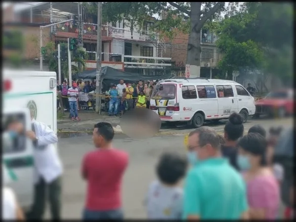 El sicario de Calimio Decepaz también llegó caminando, le disparó a la víctima en un puesto de arepas