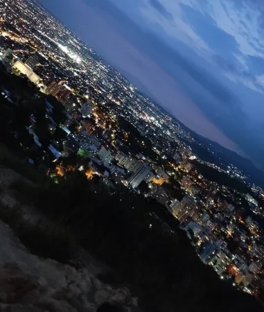 Ascenso nocturno al Cerro de las Tres Cruces_ deportistas reclaman más seguridad.