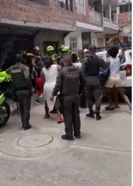 vecinos policías Cali