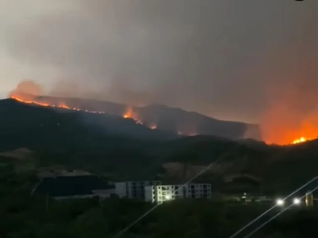 Cerros se están quemando en Yumbo hace días: el viento complica la emergencia