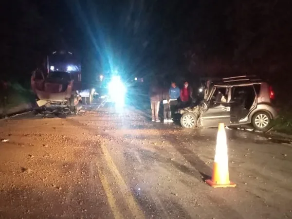 Pasto: aparatoso accidenteentre camión y campero dejó varios lesionados