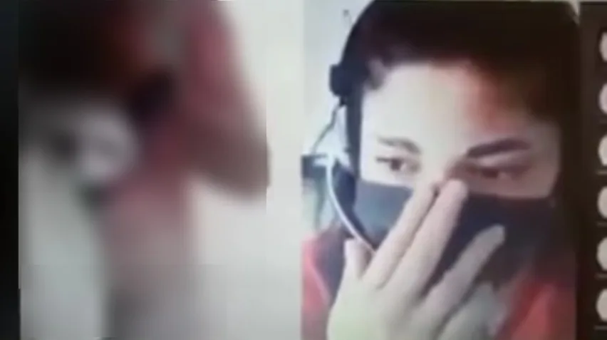 audiencia virtual abogado desnudo