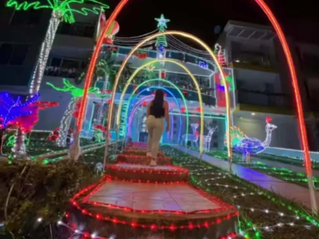 La 'casa mas navideña' de Tuluá, ya prendió sus luces y adornos