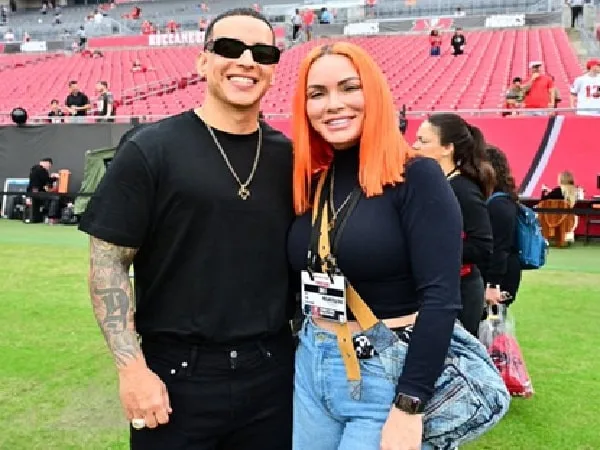Daddy Yankee y su esposa Mireyddis.
