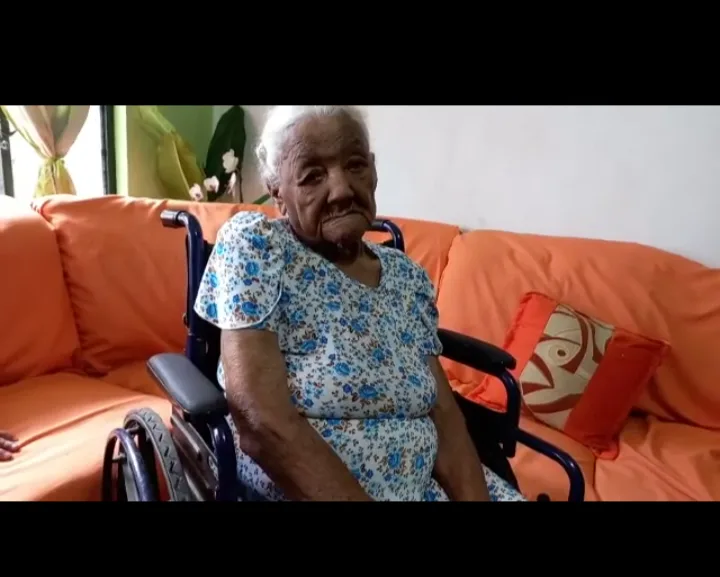 abuela Carmen Cali