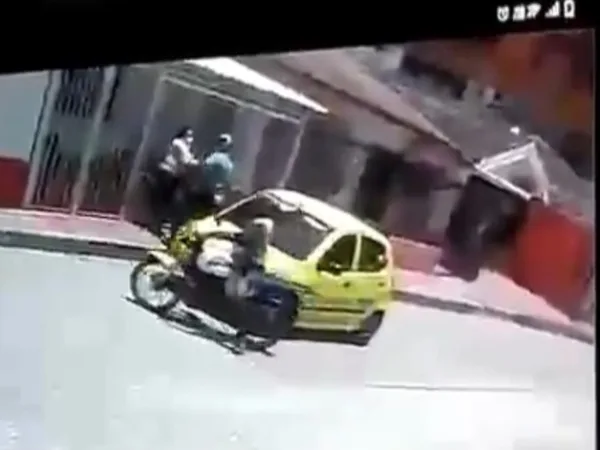 Retiró $5 millones pero no la dejaron ni llegar, motociclistas la interceptaron y le quitaron todo, en Soledad