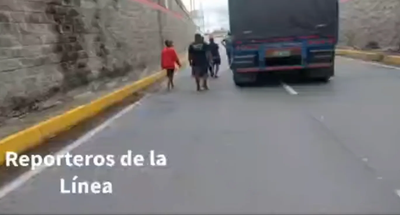 en la línea