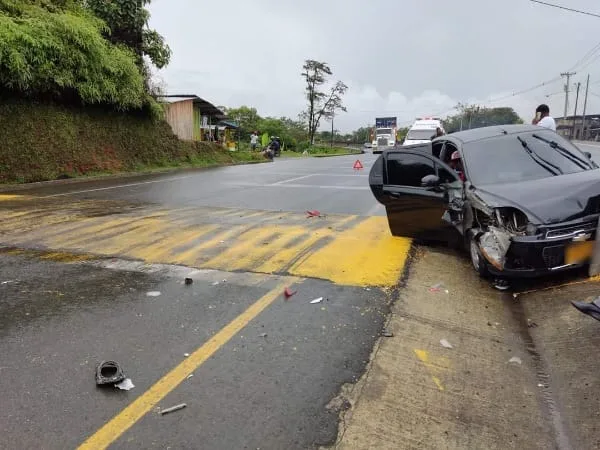 Reductor de velocidad en vía de Buenaventura ha causado 3 accidentes en menos de 24 horas