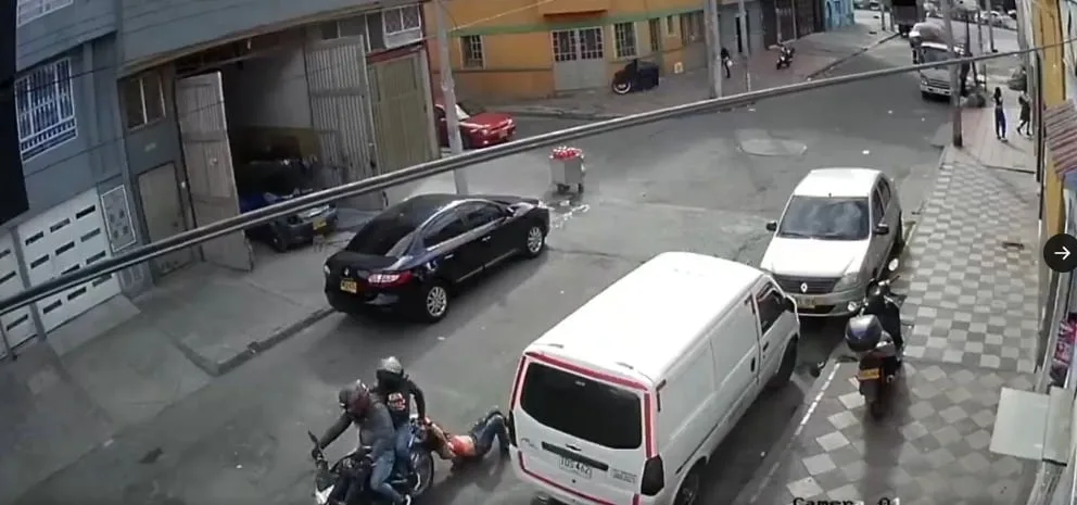 Menor de edad fue arrastrada por delincuentes en motocicleta que la robaron en Bogotá