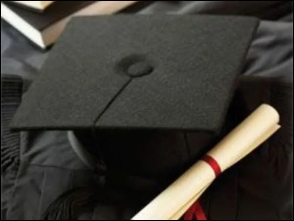 «Los dejaron vestidos y alborotados»: universidad en Bogotá canceló ceremonia de grado por día cívico