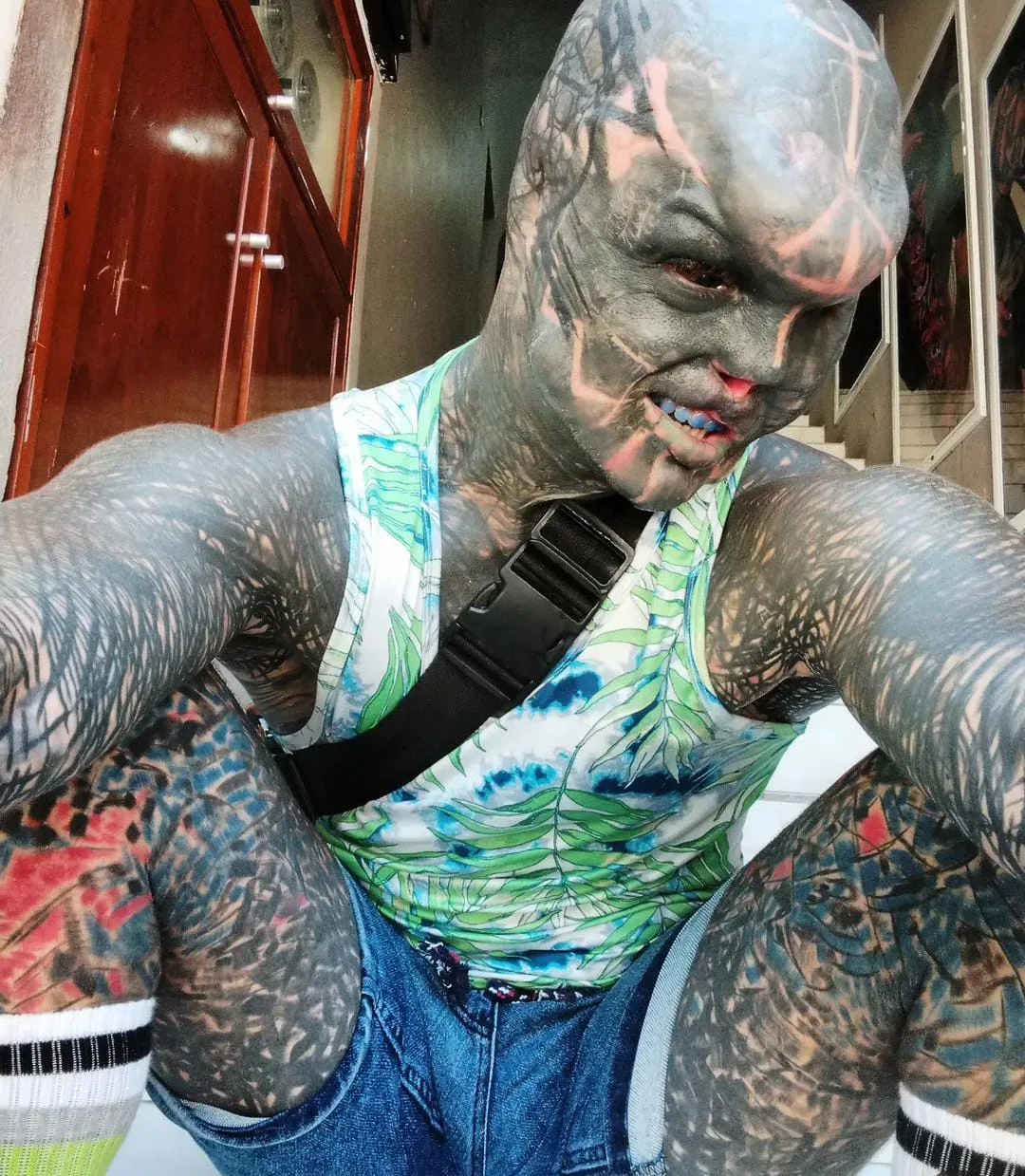The Black Alien, se ha realizado varias modificaciones en su cuerpo, la última salió mal "hoy perdi"
