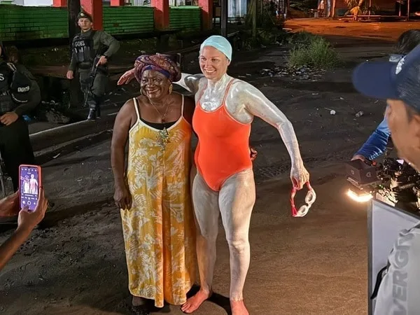 Nadadora australiana Eva Buzo en el Pacífico.