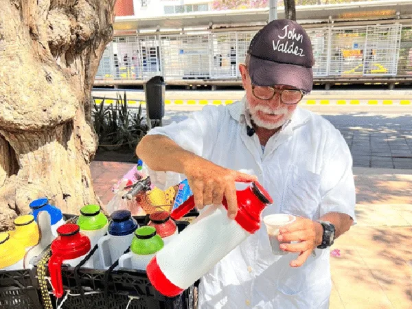 John Valdez, vendedor de café en Barranquilla.