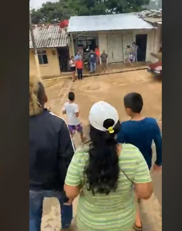Negro Está Claro