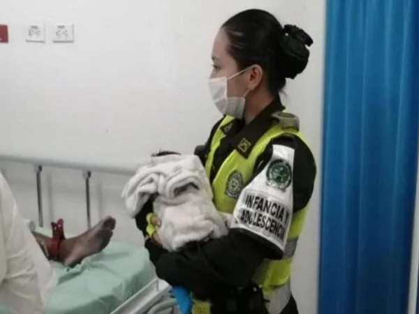 Adolescente abandonó a un recién nacido y por su llanto lograron encontrarlo, en Santa Marta