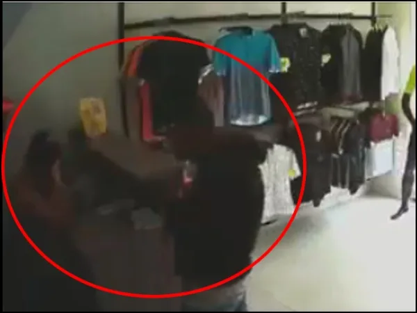 "No te vas a hacer matar", le dijo el ladrón cuando entró a hurtar un almacén de bicicletas en Popayán