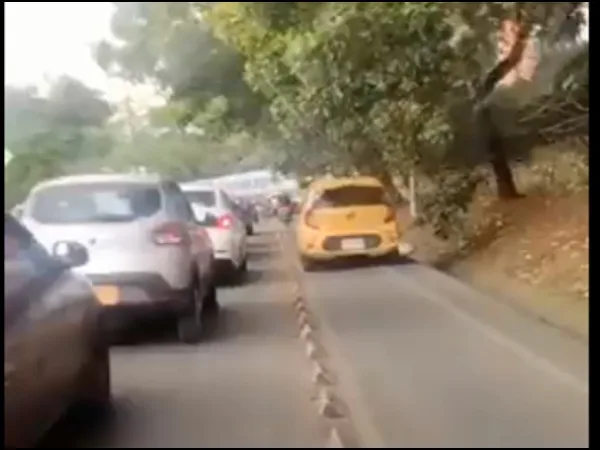 En la Cañasgordas volvieron a grabar a otro taxista invadiendo el carril exclusivo para ciclistas