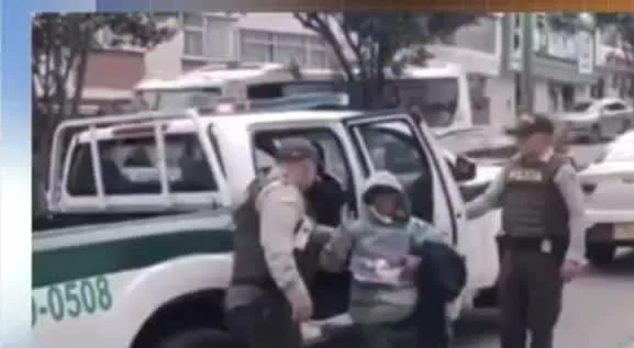 'Xiomara', la mujer que ataca con puñal hasta a la policía, pero no la judicializan por temas psiquiátricos en Tunja