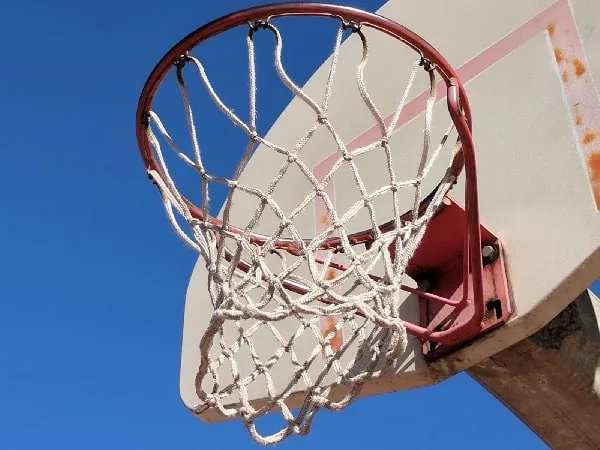 Aro de basquetbol.