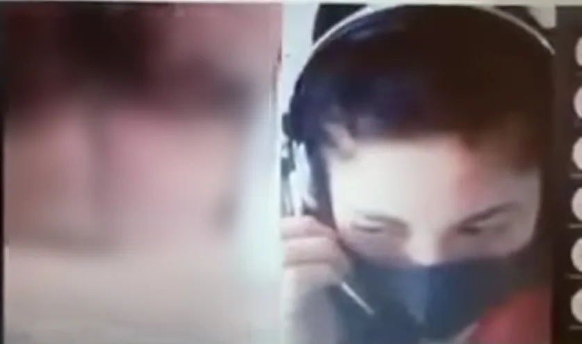 audiencia virtual abogado desnudo