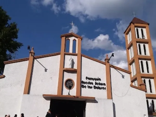El presunto ladrón habría utilizado una escalera en mal estado que luego amarró con los cordones de sus zapatos, pero cayó desde la ventana de la Iglesia.
