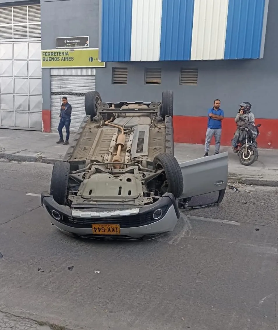 Camioneta y taxi chocaron en el sector de las Lunas de Pasto