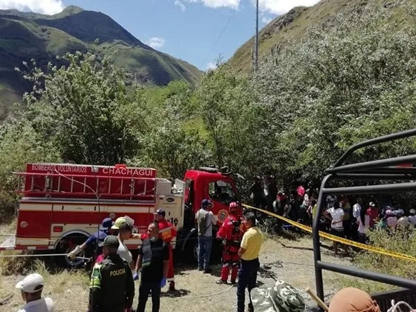Rescatistas que atendieron la emergencia indicaron que el cuerpo de una de las víctimas se encontraba completamente incinerado.