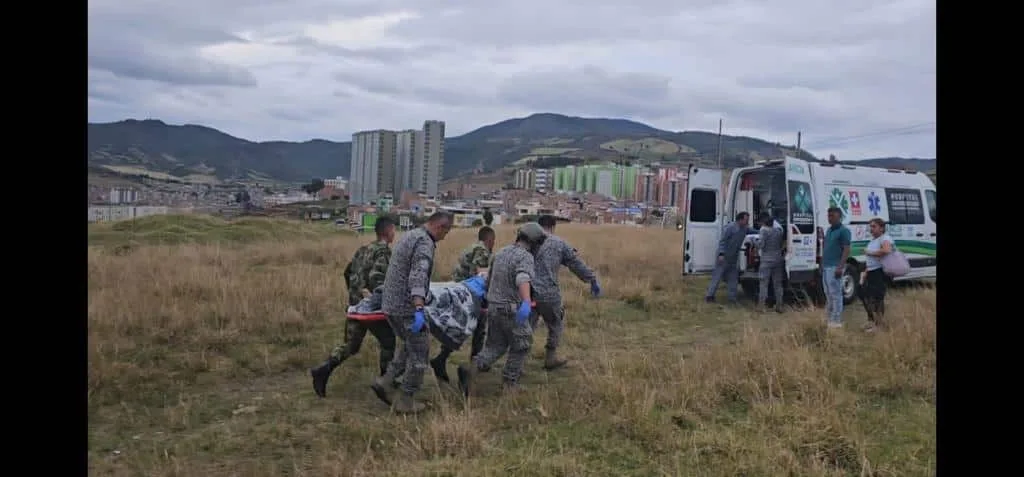 En helicóptero fueron evacuados dos campesinos con heridas por mina antipersonal en la Lanada, Nariño