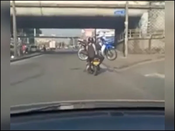 Iban en moto y llevaban otra cargada, "la sacaron del estadio" con "la irresponsabilidad", en Cali