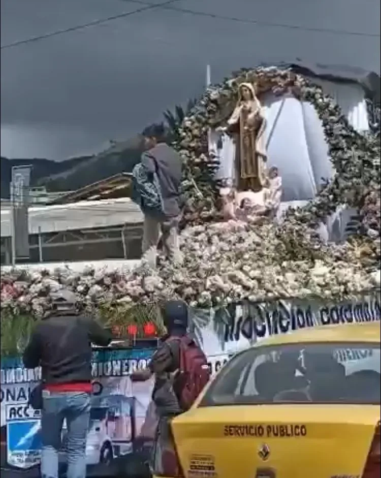 Iba a dañar imagen de la virgen en la procesión y lo cascaron, en Pasto