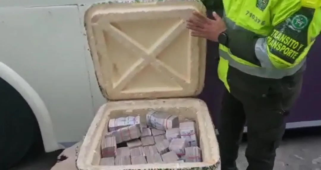 fajos de billetes en Chusaca